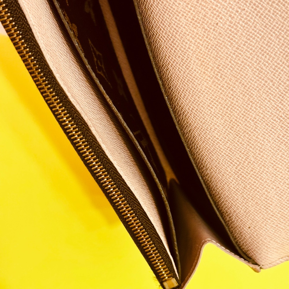 Louis Vuitton Brown Monogram Women's Bag - Picture 10 of 16